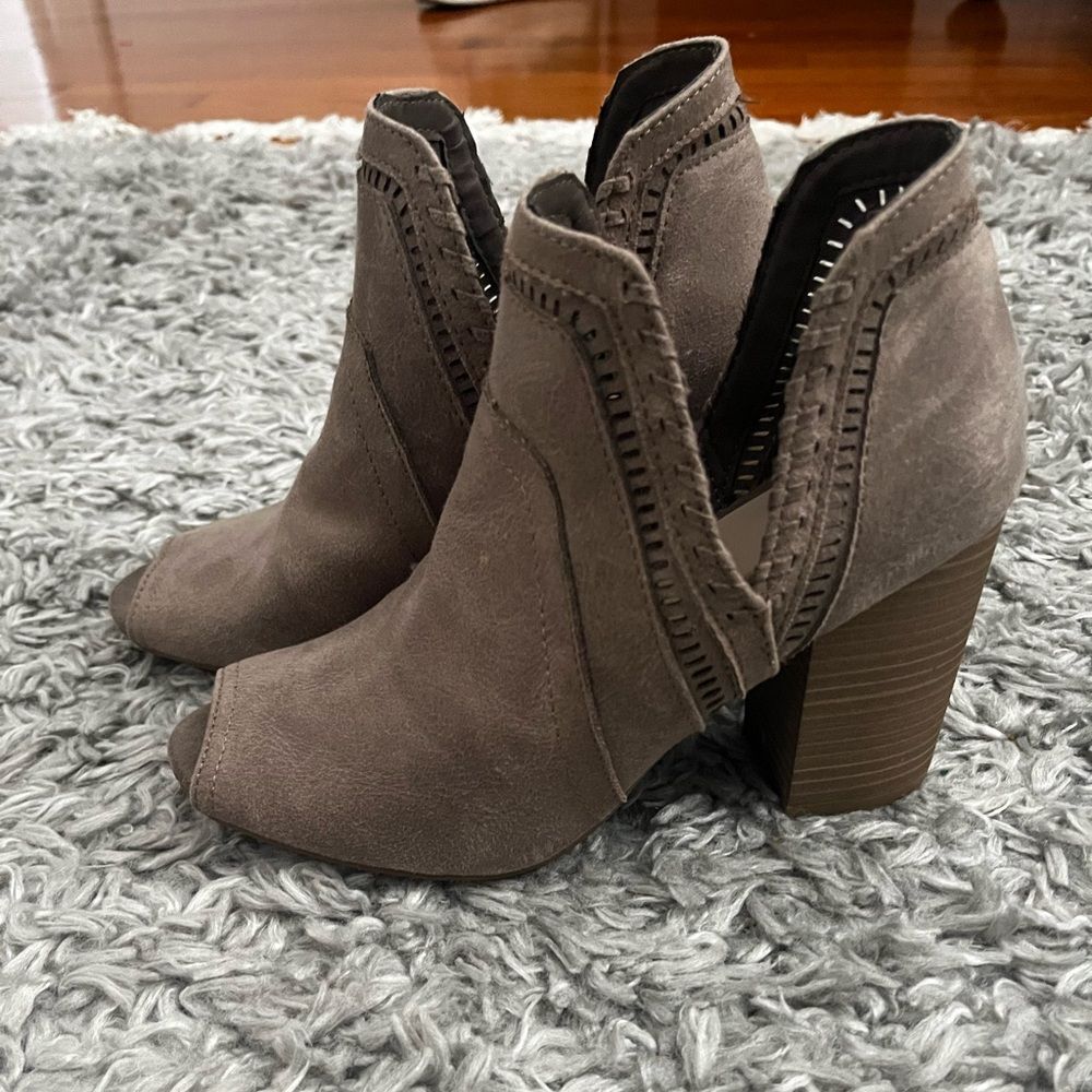 Fergilicious taupe open toe cut out ankle booties size 7
